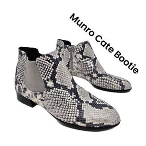 Munro Womens Cate Ankle Chelsea Boots Sz 8.5M Snake Embossed Leather Black-Gray